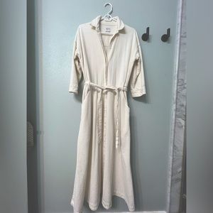 Esby button down textured dress with tie.